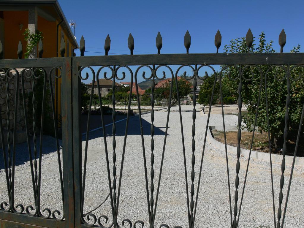 Гостевой дом Casas De Sequeiros Sequeiros  Экстерьер фото